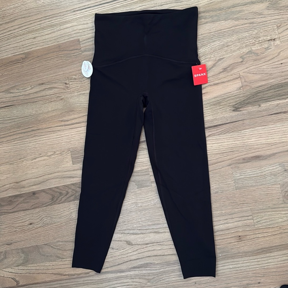 SPANX/new with tags leggings/ 7/8 length/color: very black/ size: medium